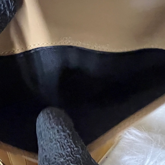 Gucci Leather Wallet with Vintage Clasp - Picture 8 of 15